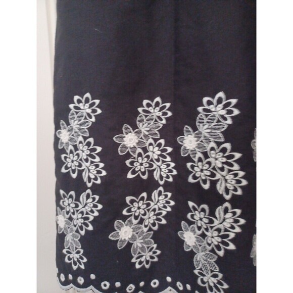 Betsey Johnson embroidered mini dress 4 black white flowers fitted preppy party - Picture 3 of 7